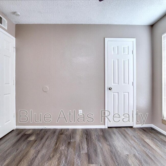 Building Photo - 408 Noble Ave