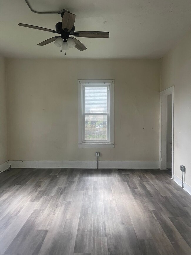 Building Photo - One Bedroom Home