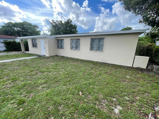 Building Photo - 1685 NW 131st St