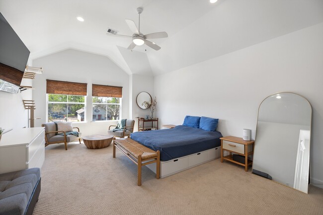 Building Photo - 817 W 19th St