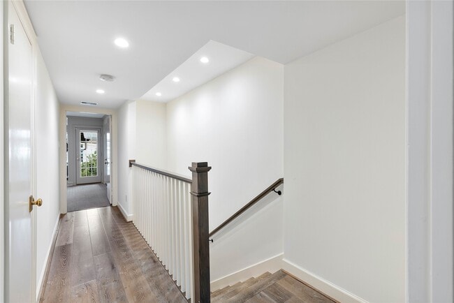 Building Photo - 3139 Bissonnet St