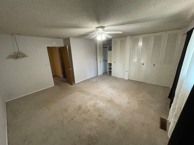 Building Photo - Paradise Oasis-3 bed 2 bath home, Back yard, covered deck, garage, no cats