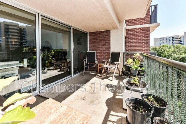 Building Photo - 1300 Army Navy Dr