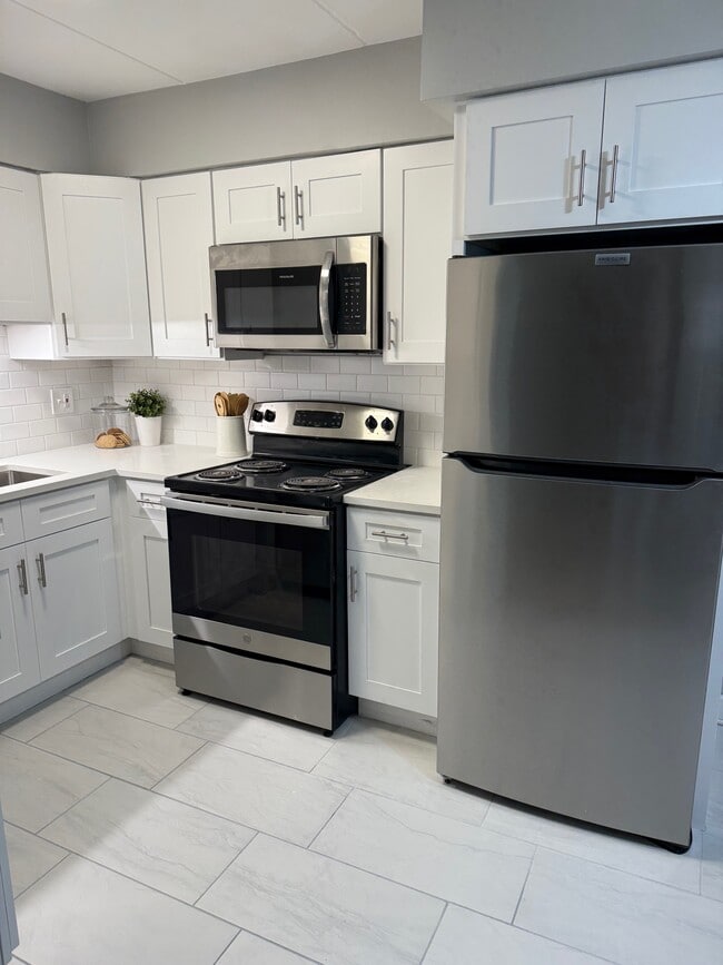 Building Photo - Circle Court