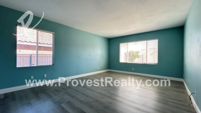 Building Photo - 5 Bedroom, 3.5 Bathroom Victorville Home w...