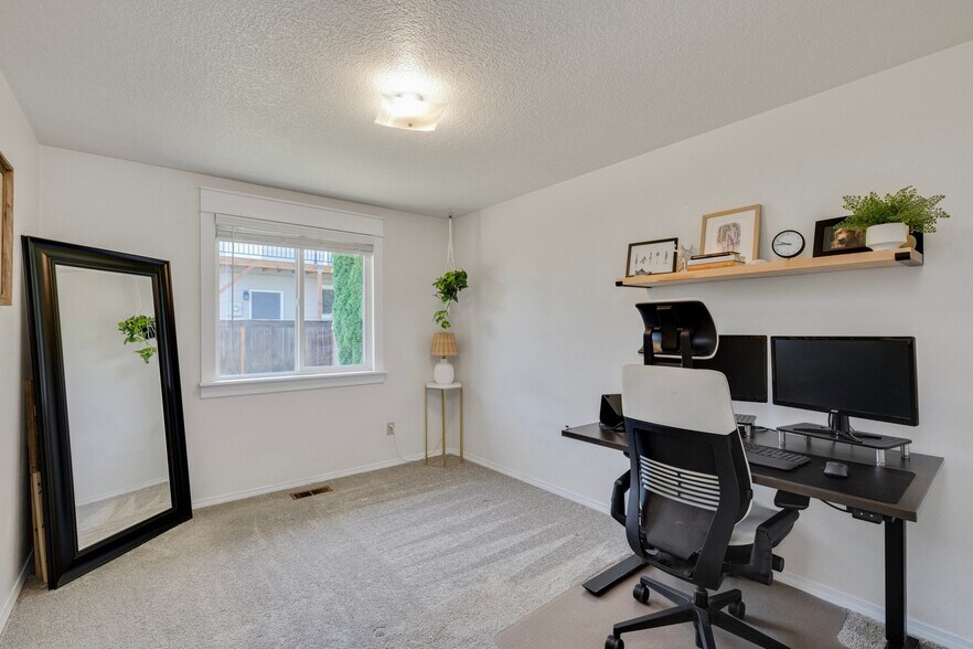 Building Photo - 13570 SW Feiring Ln