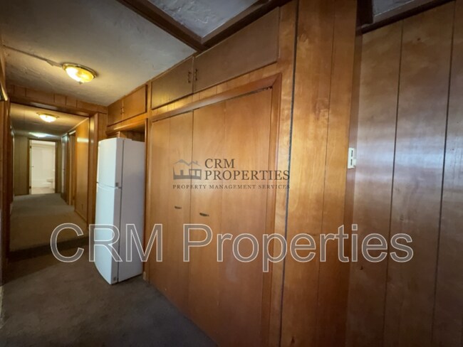 Building Photo - 121 S Independence St