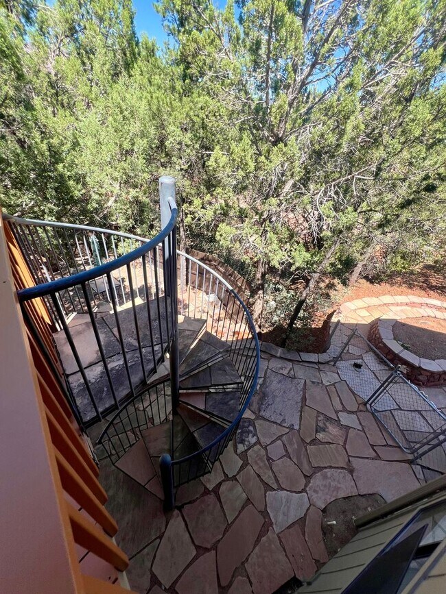 Building Photo - 335 Foothills S Dr
