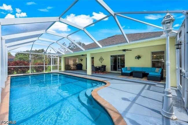 Building Photo - 14823 Calusa Palms Dr