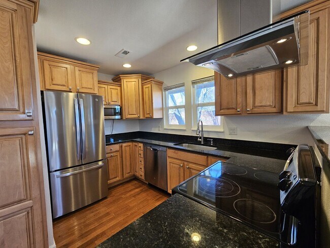 Building Photo - 5926 S Willow Way