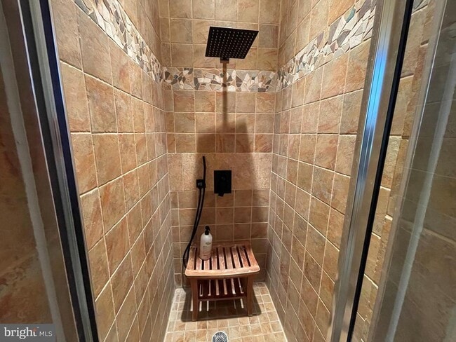 Building Photo - 19 Sunset Dr