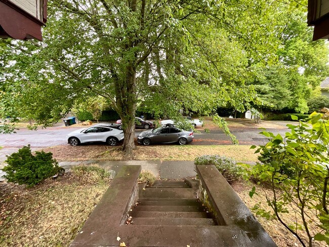 Building Photo - $500 Move In Special - Beautiful 3-bedroom...
