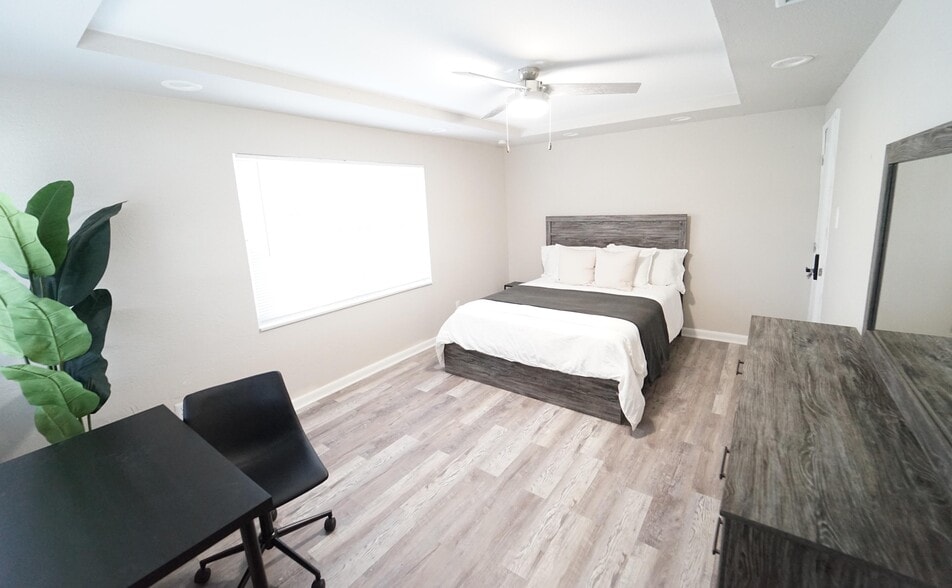 Building Photo - 912 Bentley St