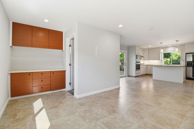 Building Photo - Remodeled 3-Bedroom 2.5-Bathroom Barron Park Home