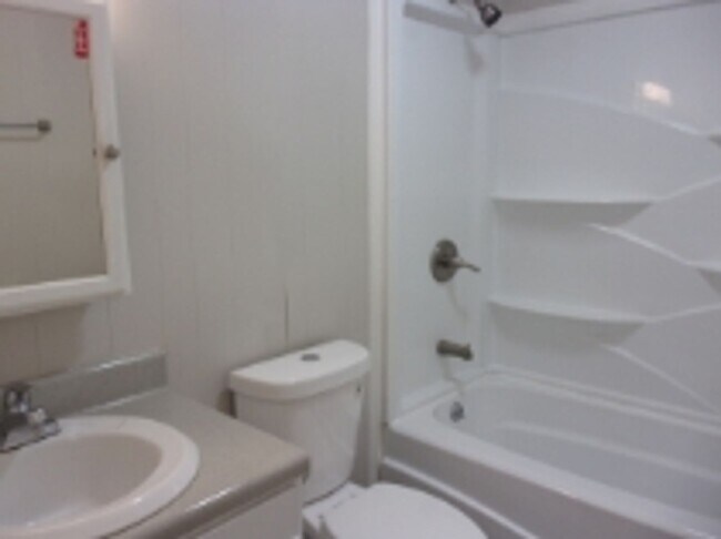 Building Photo - 1823 India Hook Rd