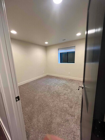 Building Photo - 320 W 900 N