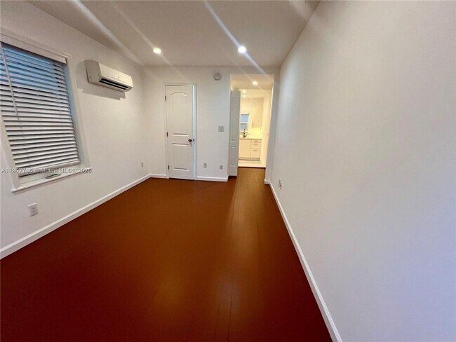 Building Photo - 1407 SE 2nd St