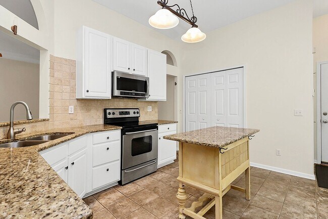 Building Photo - Beautiful 4/3 Home for Rent