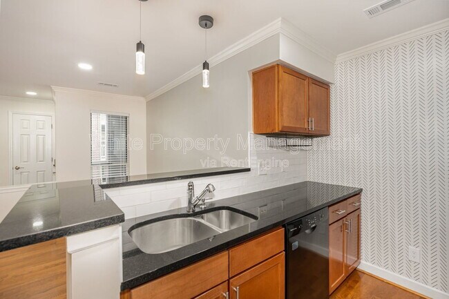 Building Photo - 2516 Cranbrook Ln