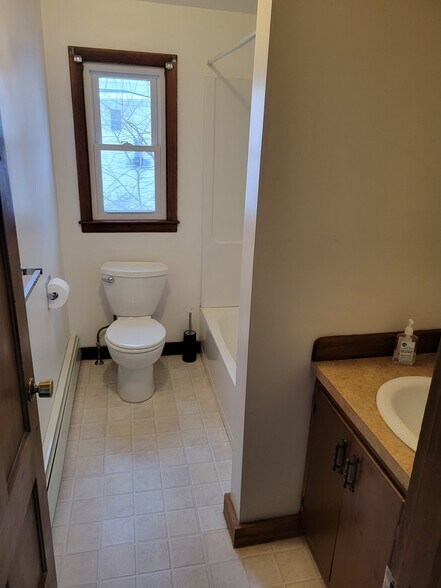 Building Photo - 25 Blucher St