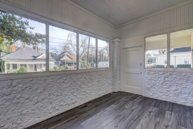 Building Photo - 1183 Holt Ave