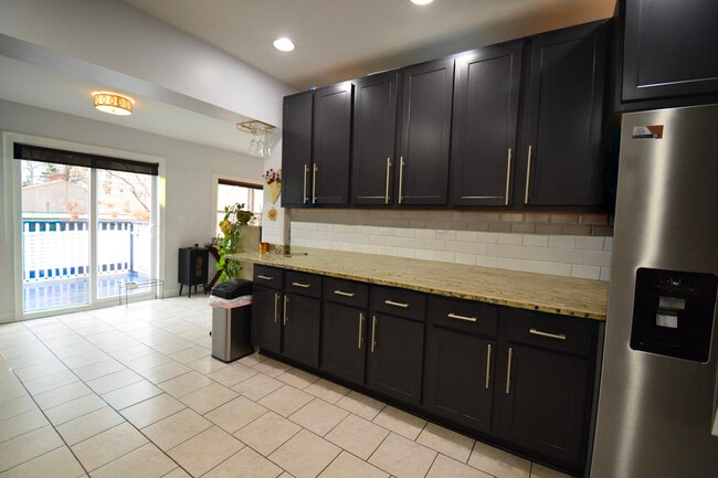 Building Photo - 4947 W Parker Ave