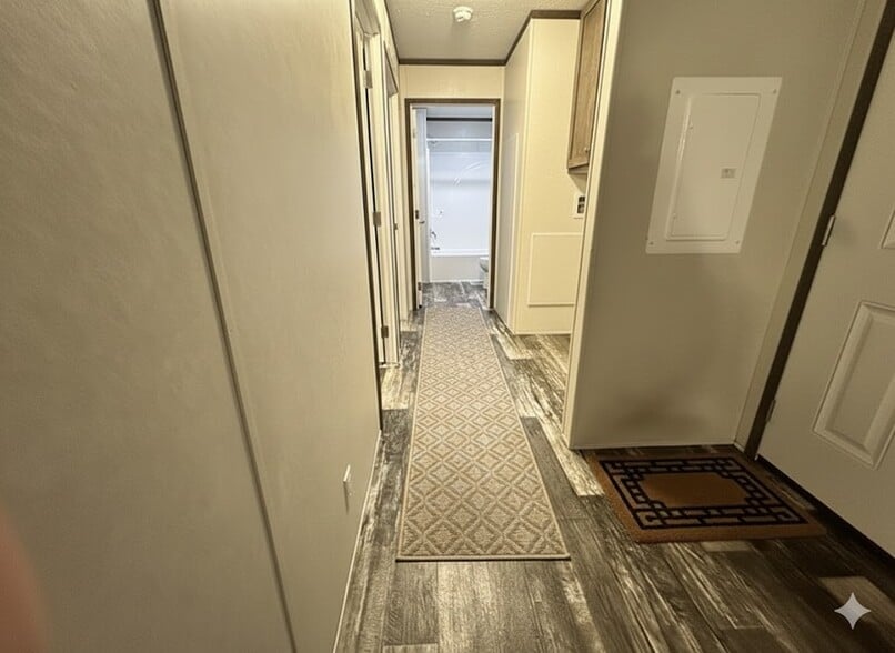 Building Photo - 26 Bing St N