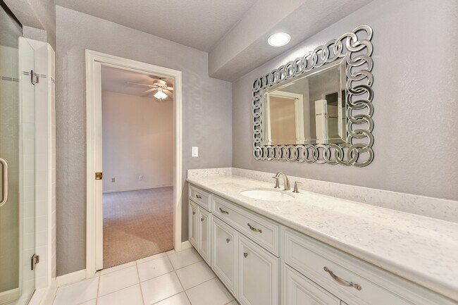 Building Photo - 6533 Chesbro Cir