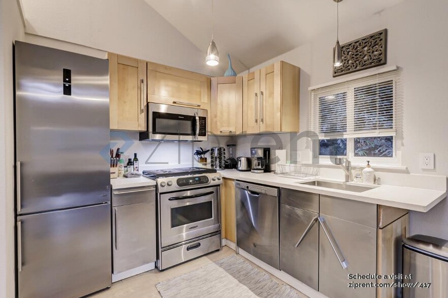 Building Photo - 17363 Park Ave