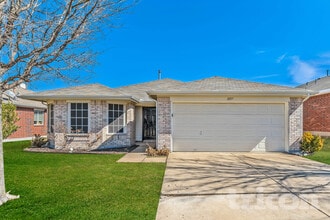 Building Photo - 2057 Wildwood Dr