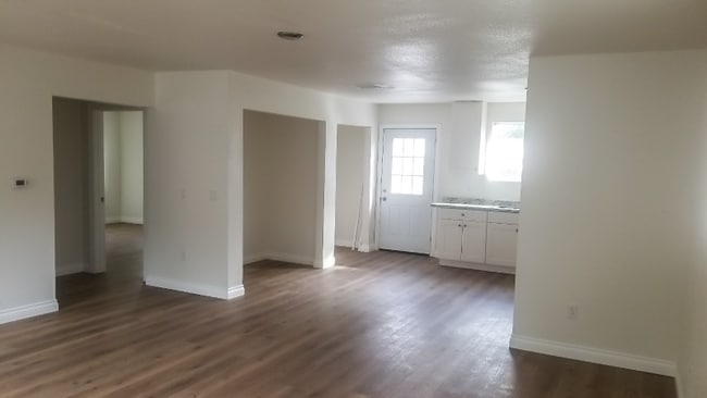 Building Photo - 812 N Main St