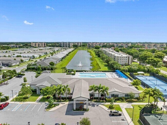 Building Photo - 14800 Cumberland Dr