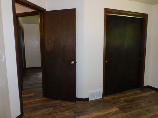 Building Photo - Beautiful 3 bedroom 2 bath Single Family H...
