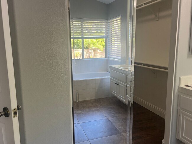 Building Photo - 4 Bedroom/2.5 Bath Home with Pool in Chino...