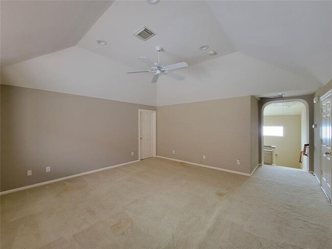 Building Photo - Luxury three bedroom with three and half b...