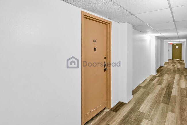 Building Photo - 4172 Inverrary Dr