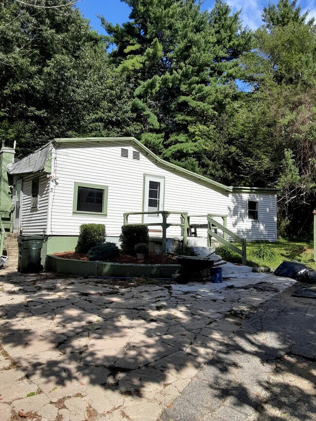 Building Photo - 140 Harvey Rd