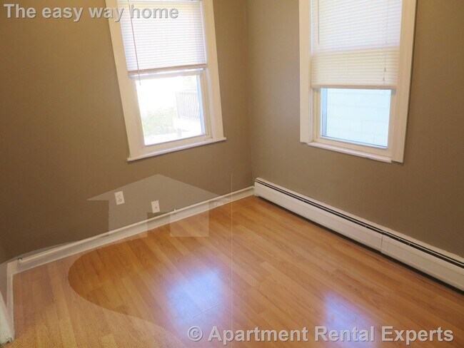 Building Photo - 741 Somerville Ave