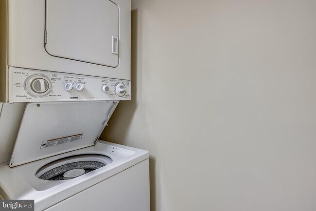 Building Photo - 5821 Inman Park Cir