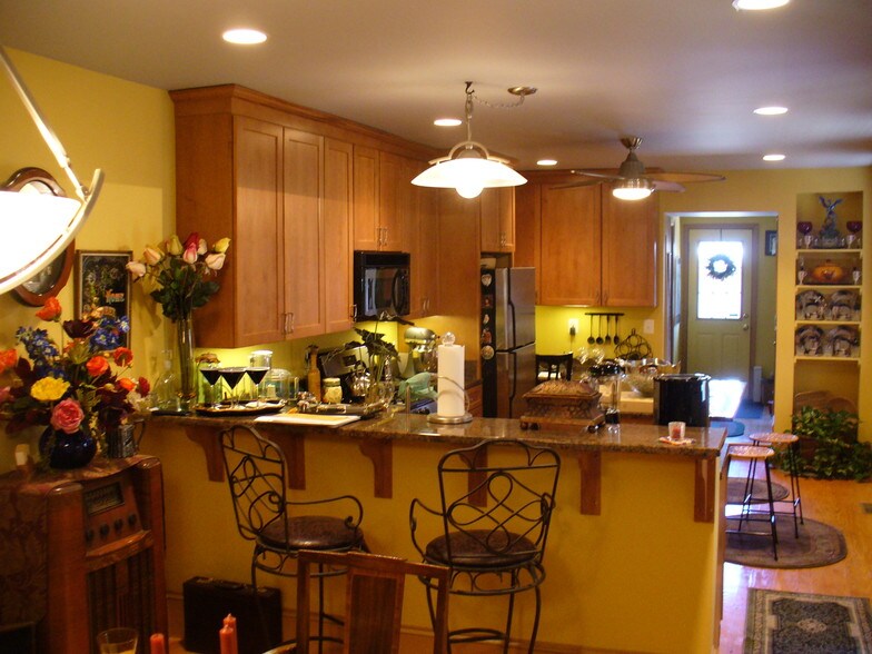 Building Photo - 2008 E Baltimore St