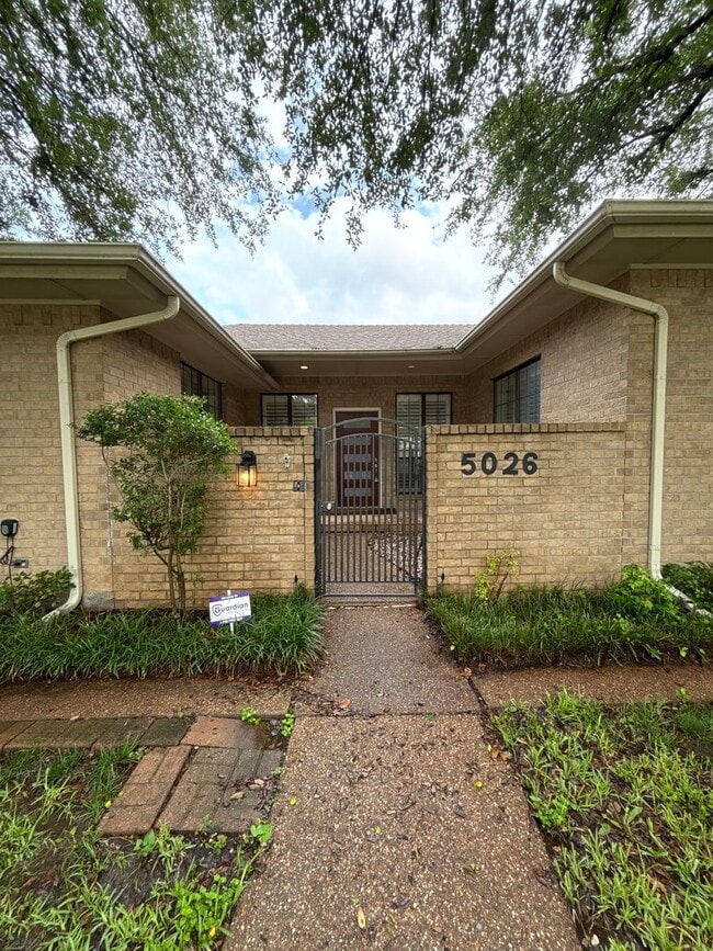 Building Photo - 5026 Bellaire Dr S