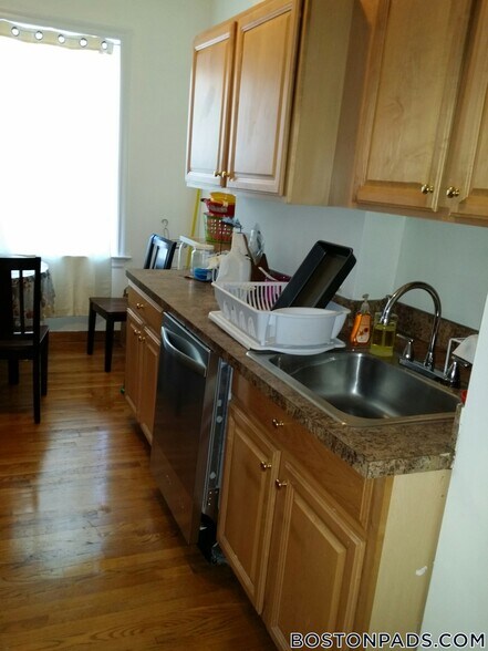 Building Photo - 53 Georgia St