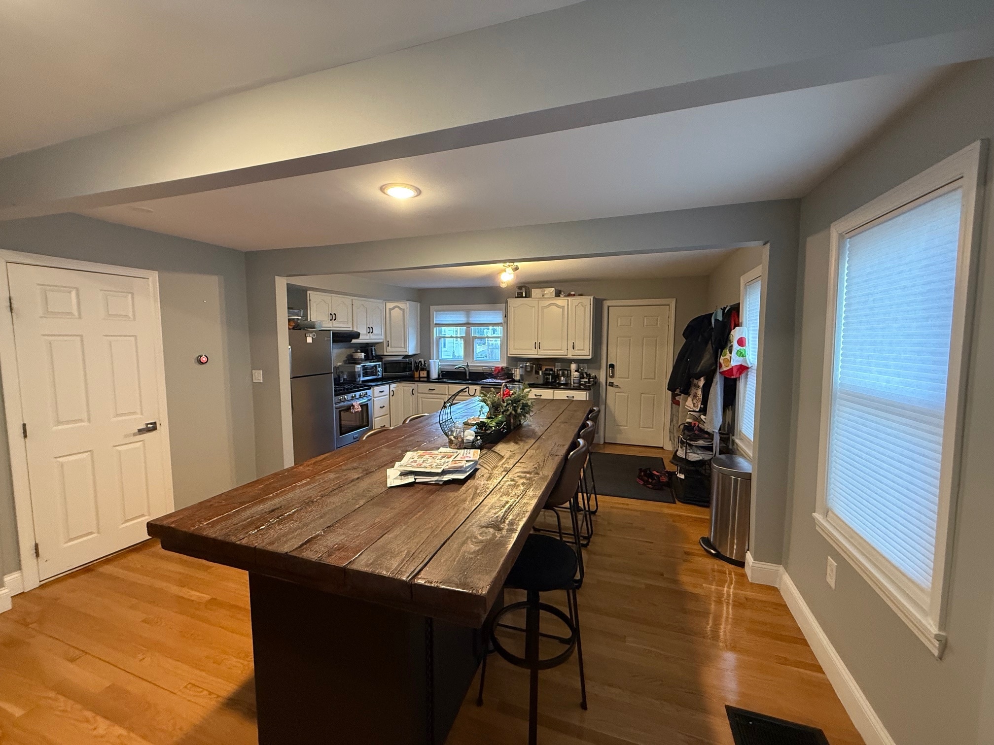 Building Photo - 264 Main St