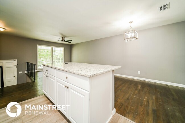 Building Photo - 364 King Arthur Ct