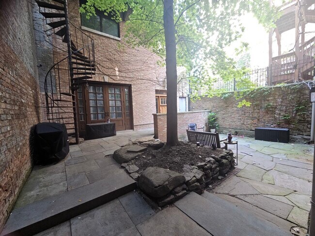Building Photo - 1234 N Dearborn St