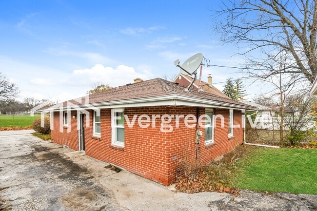 Building Photo - 4636 N 72nd St