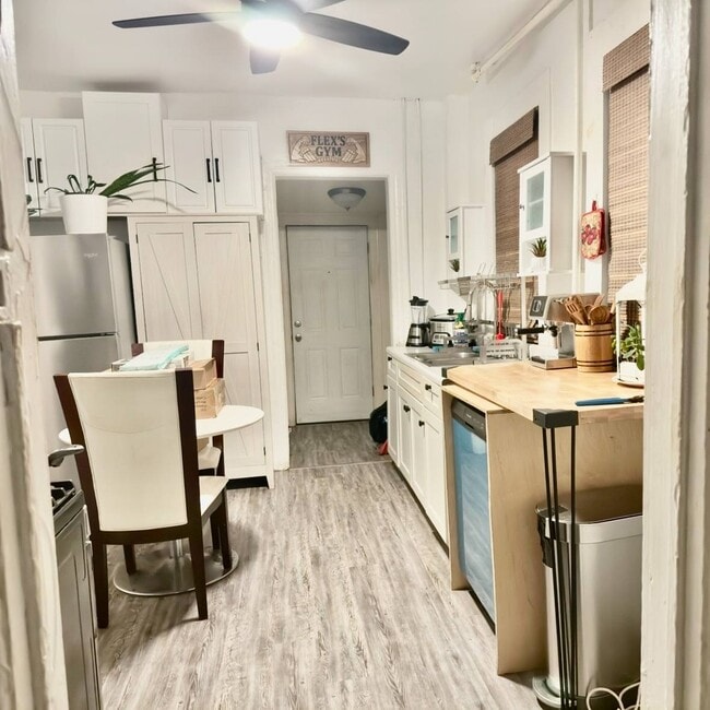 Building Photo - 248 Lawrence Ave