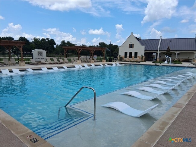 Building Photo - 253 Villars Dr