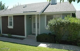 Building Photo - 1908 E Minaret Cir