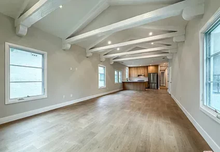 Building Photo - 150 N Arnaz Dr